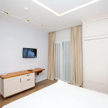 Hotel Tirana *