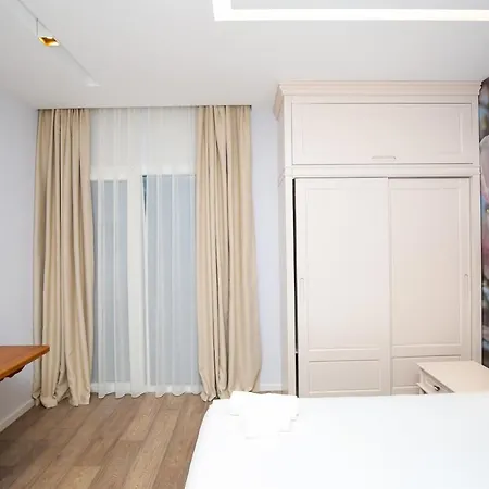 Tirana Hotel *
